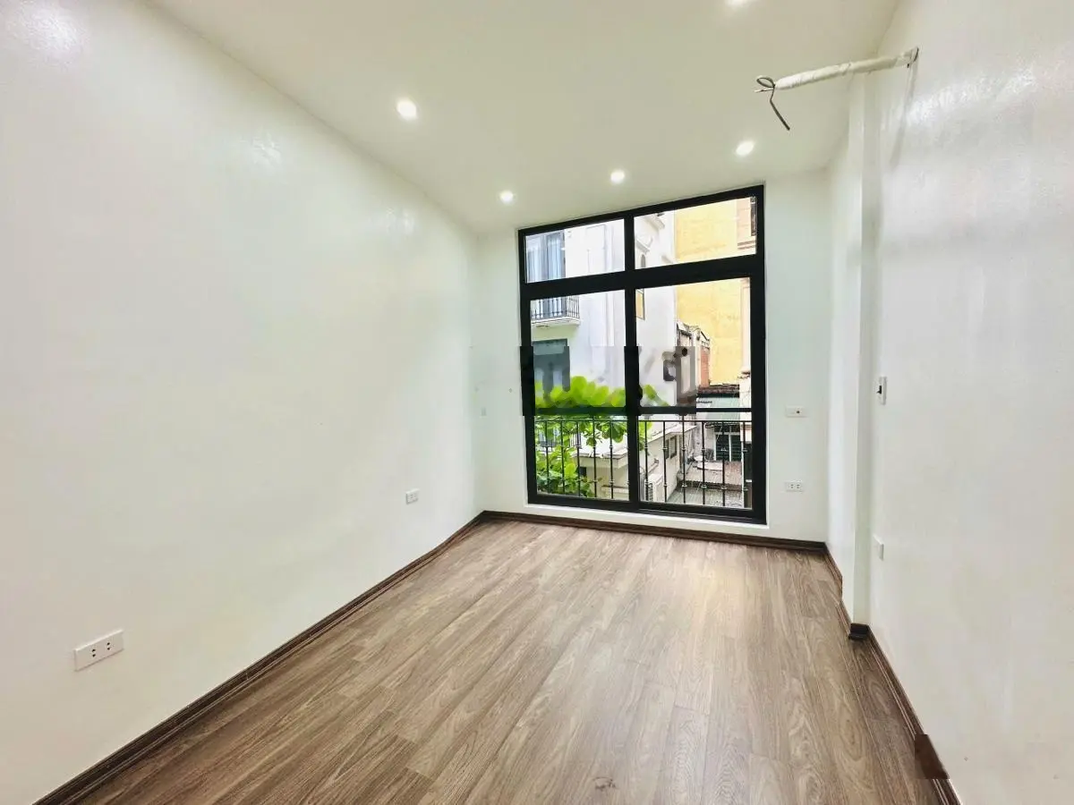 Siêuphẩm mặt phố.kinh doanh đỉnh cao. nhà bán.phố phù tiên. diện tích 15 mét vuông.5 tầng vip
