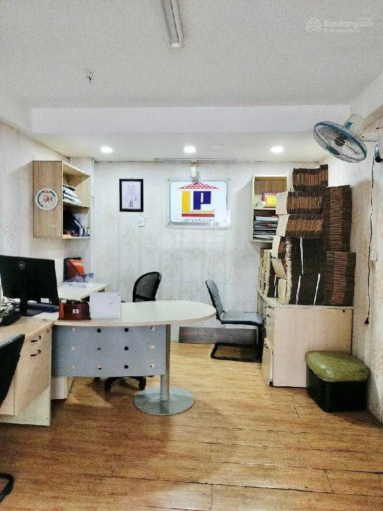Nhà góc 2 mặt tiền đường 12m và 20m khu Bàu Cát, 5 tầng, đang cho thuê VP 30tr/tháng