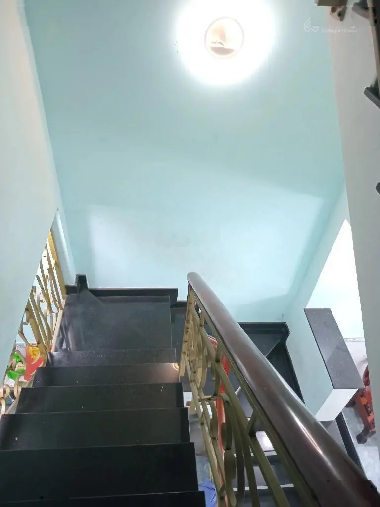 Bán nhà 3 tầng, đường 8 mét thông, diện tích 80m2. Giá 5 tỷ 100 thương lượng