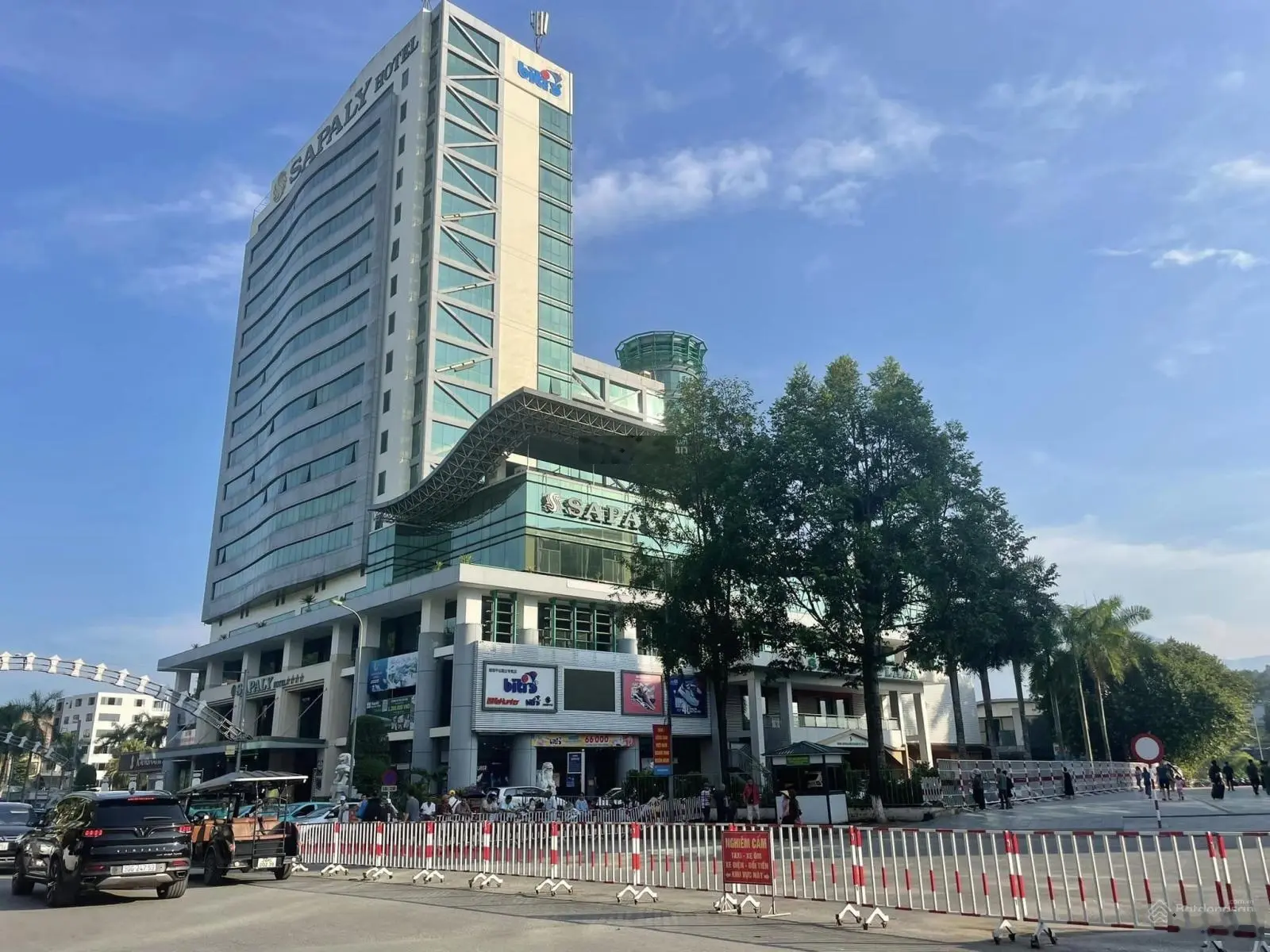 Chính chủ cần sang nhượng khách sạn 12 tầng đã hoàn thiện gần CK Quốc tế