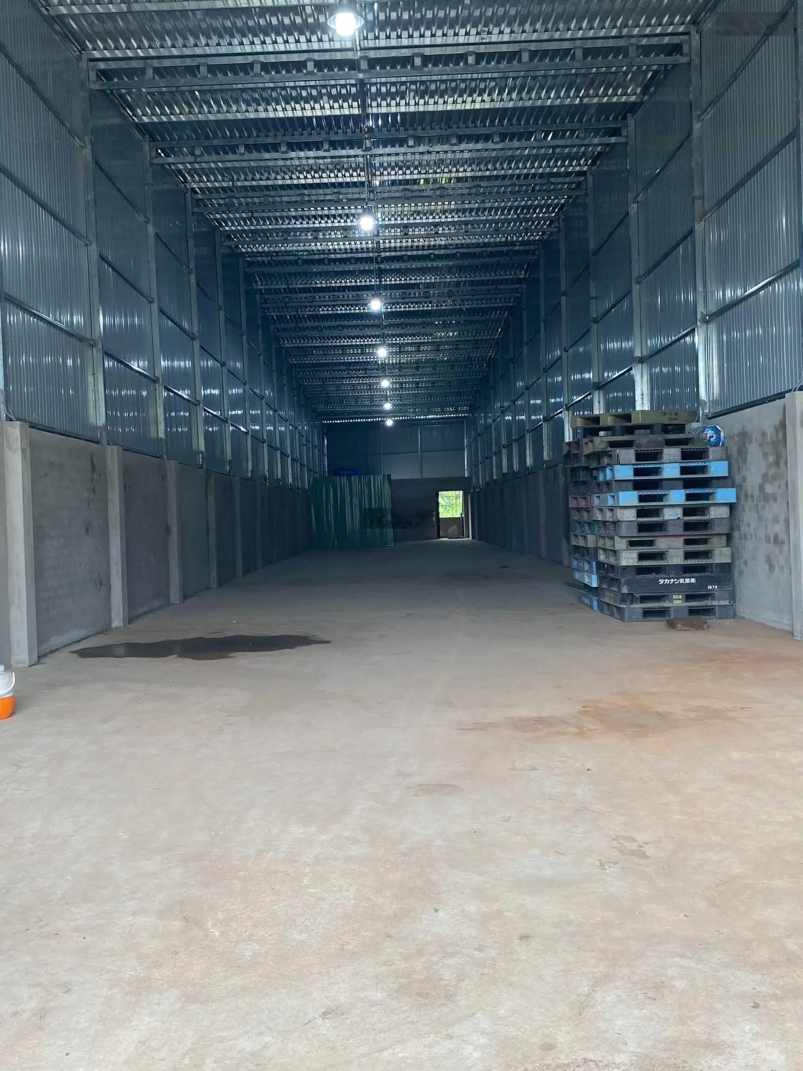 Bán rẻ kho mặt tiền đường nhựa 7m, Bến Lức, Long An DT 385m2 full thổ giá 4.9 tỷ. LH 0901 554 ***