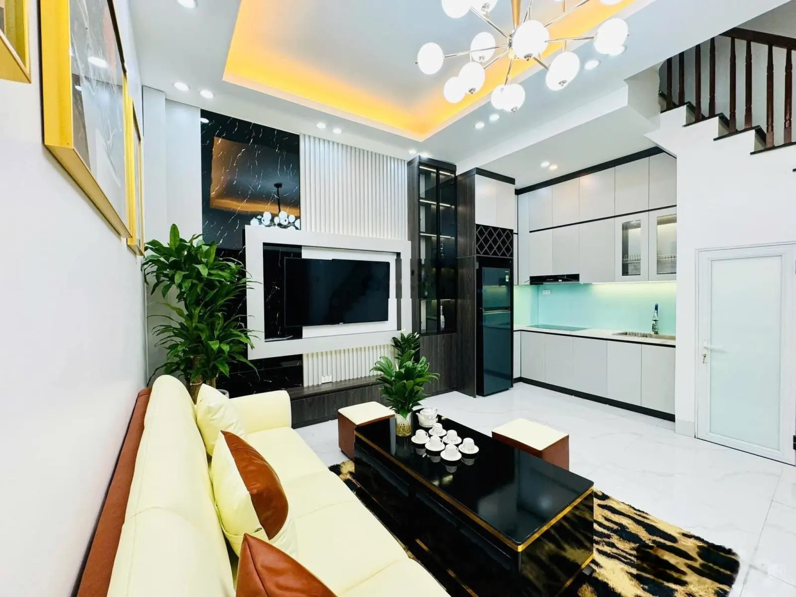 Bán nhà hiếm ở Thụy Khuê, Tây Hồ. 29m2T1/ 32m2 T2, 5 tầng, MT 5m, 7.68 tỷ. Lô góc, ngõ ô tô, kd