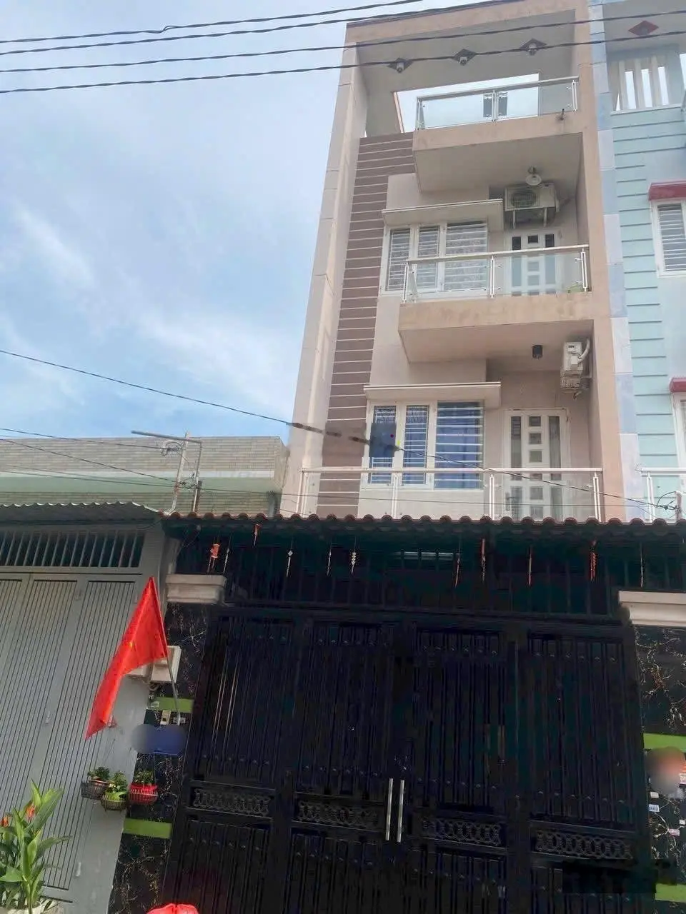 Nhà đang ở trệt 3 lầu sân thượng hẻm 8 m, P12, Gò Vấp