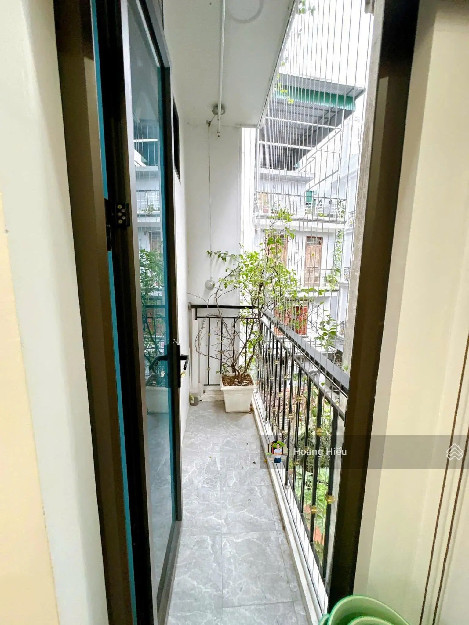 20m ra mặt phố lớn, nhà Cầu Giấy mới đẹp, tặng toàn bộ nội thất, nhà dân xây mua ở, 35m x 5 tầng