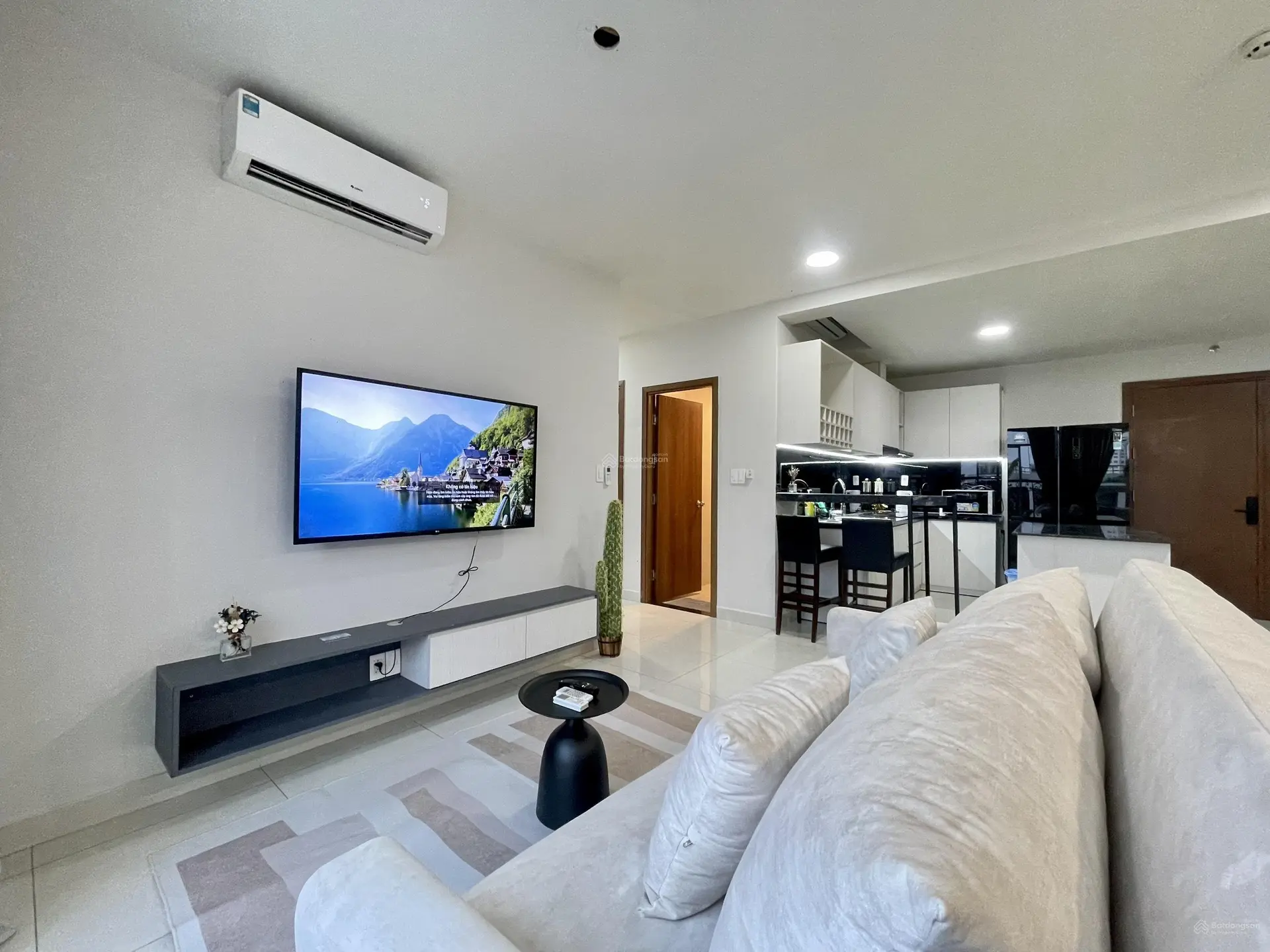 Cần bán căn hộ Grand Riverside 3PN giá 5.5 tỷ bao thuế DT: 104m2, đường Bến Vân Đồn, Q4 view Q1