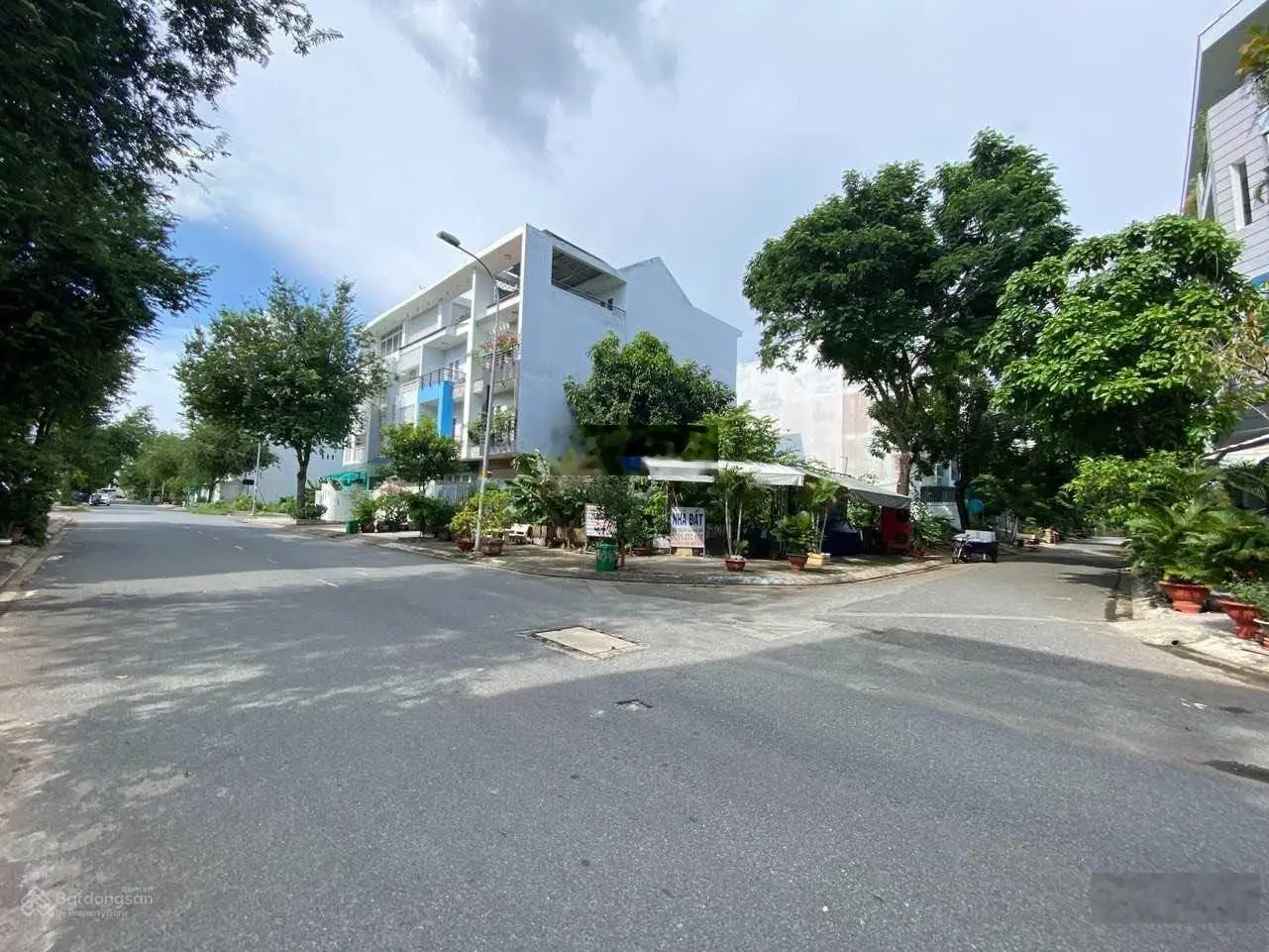 Cần bán lô đất góc 2 mặt tiền View công viên KDC Sadeco Phước Kiển A. DT: 6.6m x 18.5m, Sổ đỏ riêng