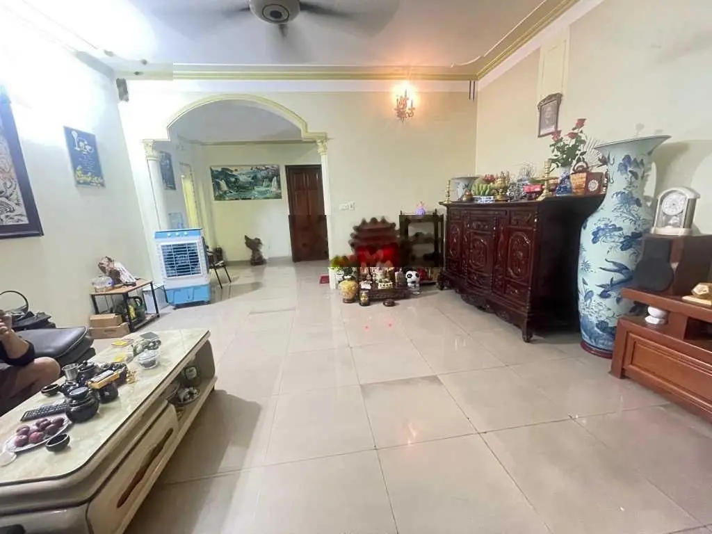 Bán nhà 4 tầng mặt phố Thạch Bàn, Long Biên. Diện tích 75m2