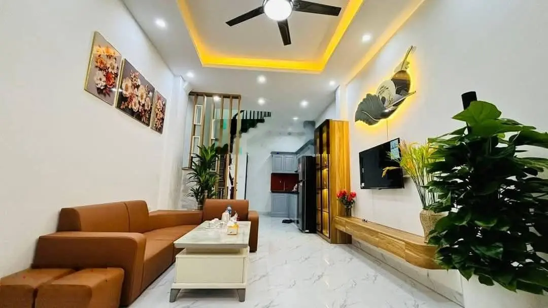 Có 102! Bán nhà gần đường Văn Tiến Dũng, Bắc Từ Liêm, giá rẻ, 35m2, 5 tầng giá 4.X tỷ