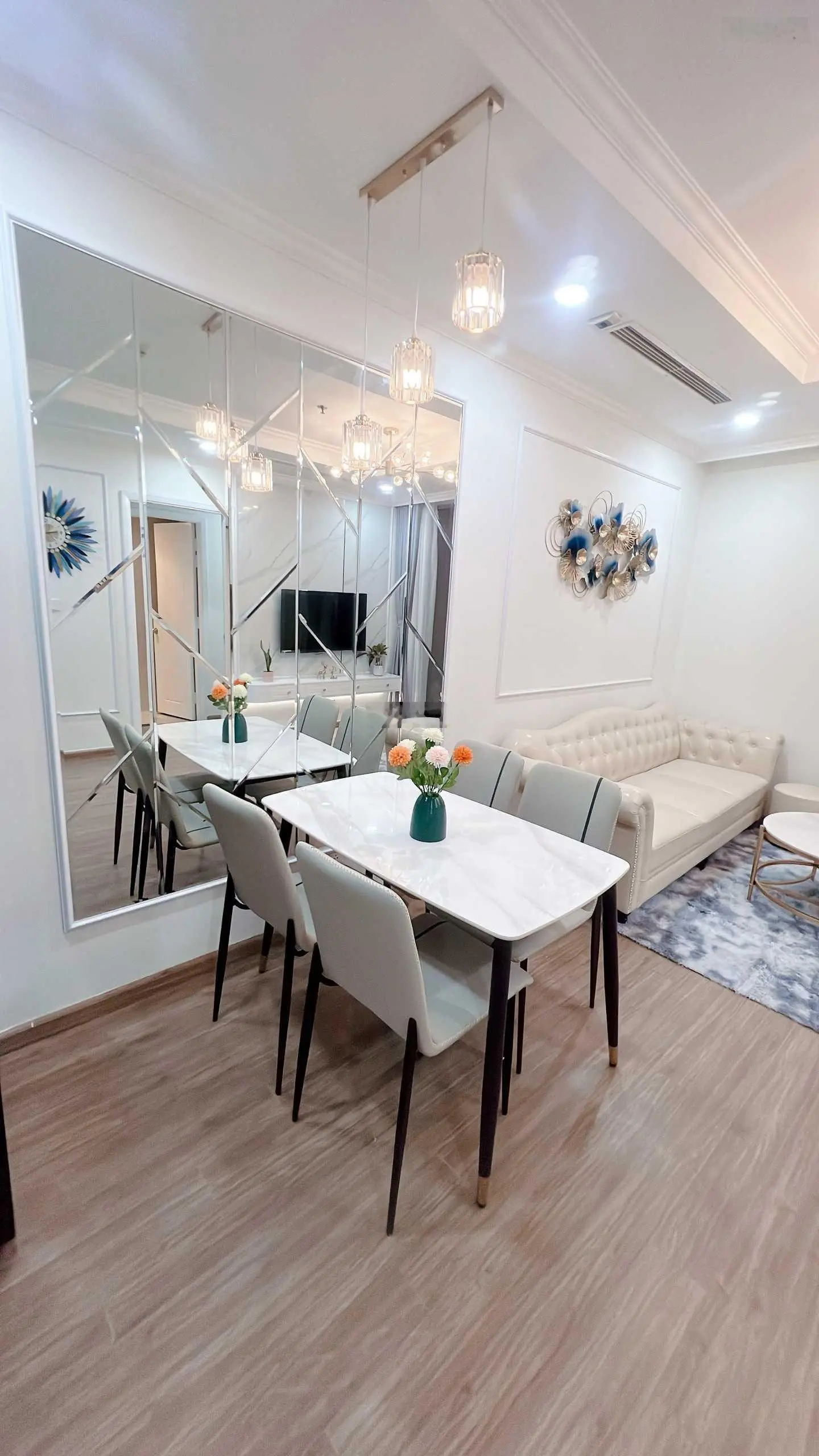 Siêu rẻ bán căn hộ 2PN, 2VS tòa Park 3, Times City. Giá 6.6 ỷ. LH 0979 702 ***