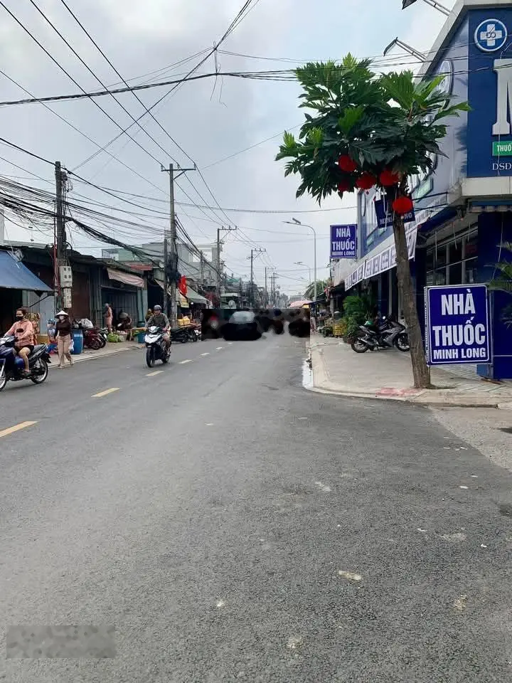 Chủ cần bán nhà MT Trần Quang Diệu, P Tân Bình, TP Dĩ An. Kinh doanh buôn bán sầm uất. Nội thất gỗ