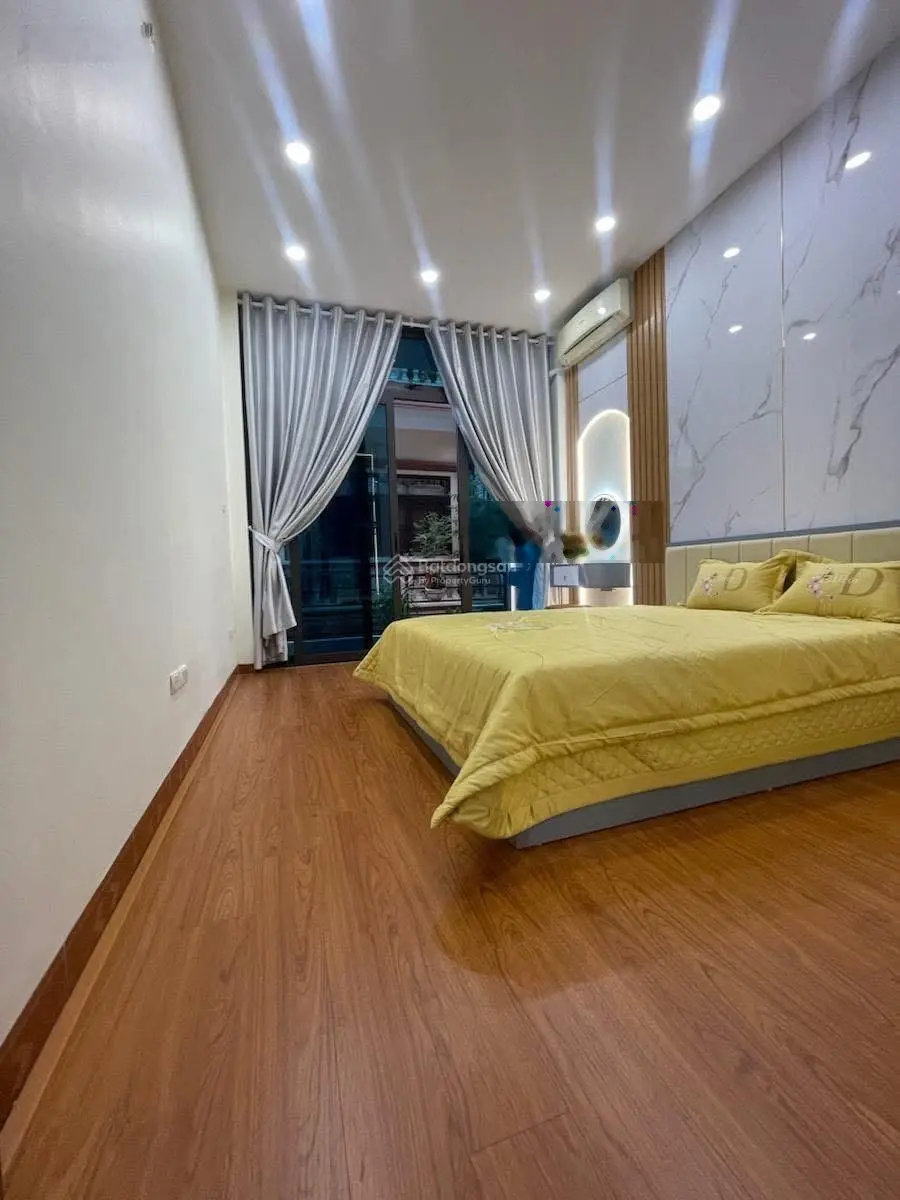Mặt ngõ - 1 nhà ra phố - ô tô đỗ cửa/vào nhà - kinh doanh - khu vực sầm uất đông cư dân-phố 8/3