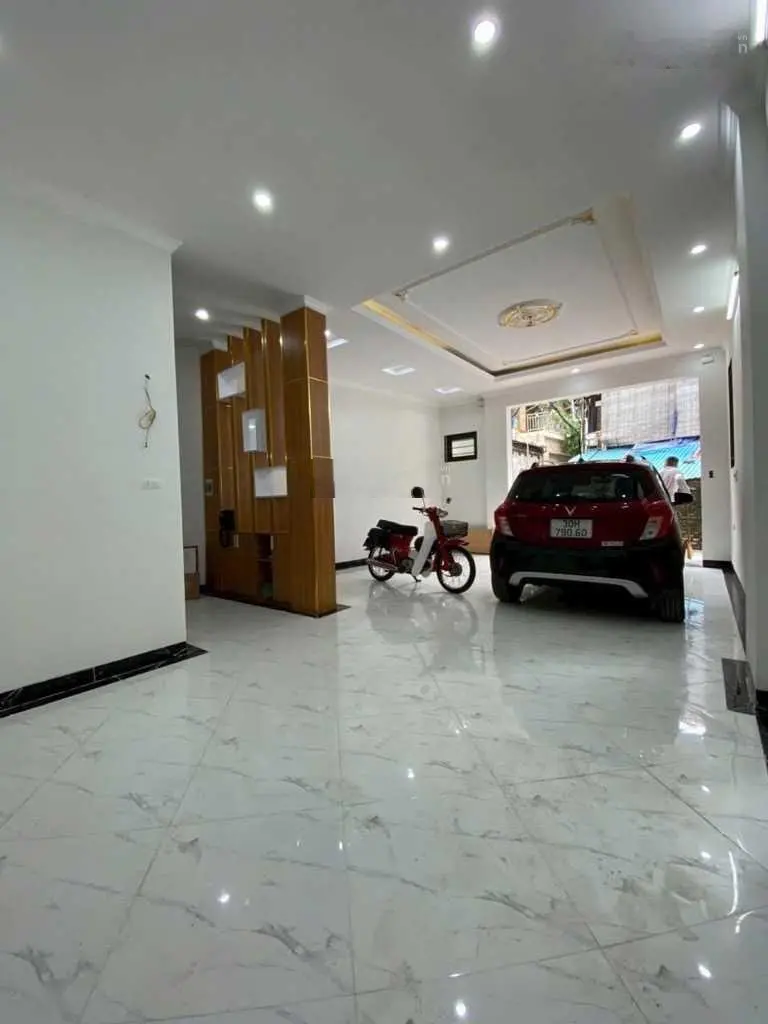 Bán nhà Nguyễn Văn Cừ 55m2 5 tầng, thang máy, gara ô tô, MT 5m, chào 9 tỷ. Ngõ thông - dân trí cao