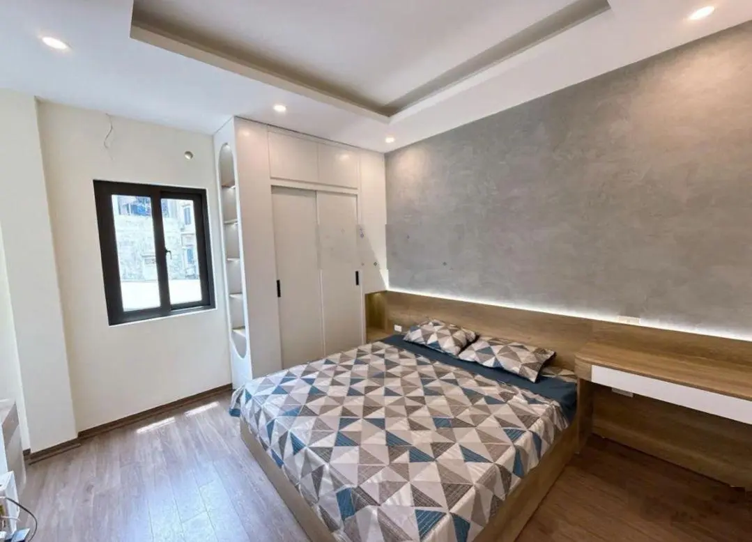 Nhà mới lung linh, phố trương định, 40m2 5 tầng, 6.1 tỷ, ngõ 3 gác, gần ô tô, thoáng sáng