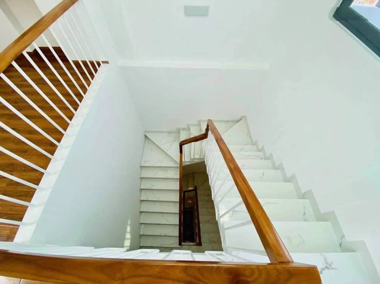 Định cư bán nhà hẻm xe tải Nhiêu Tâm - P5 - Q5. Giá 4Tỷ150/72m2 cho thuê 35Triệu Gần chợ Hoà Bình