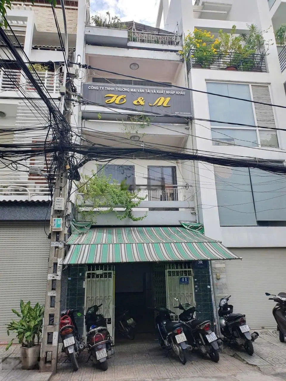 Bán nhà mặt tiền kinh doanh sầm uất Bàu Cát 1 - P. 14 - Q. Tân Bình đang thu nhập 20 triệu tháng