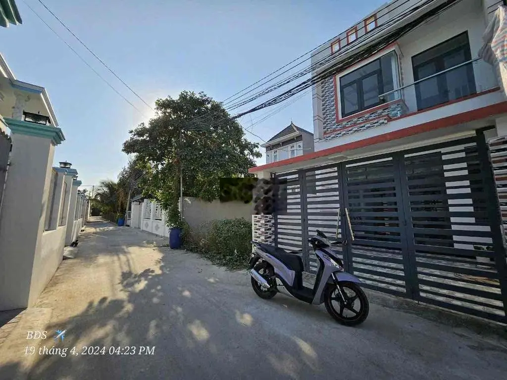 bán nhà sân xe hơi . 3 phòng ngủ