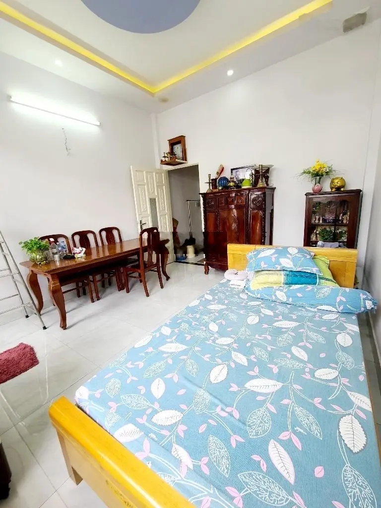 Hot, bán gấp nhà mới Chiến Lược, BT, 40m2, 2 tầng btct, hẻm xe hơi gần MT, chỉ 3 x tỷ