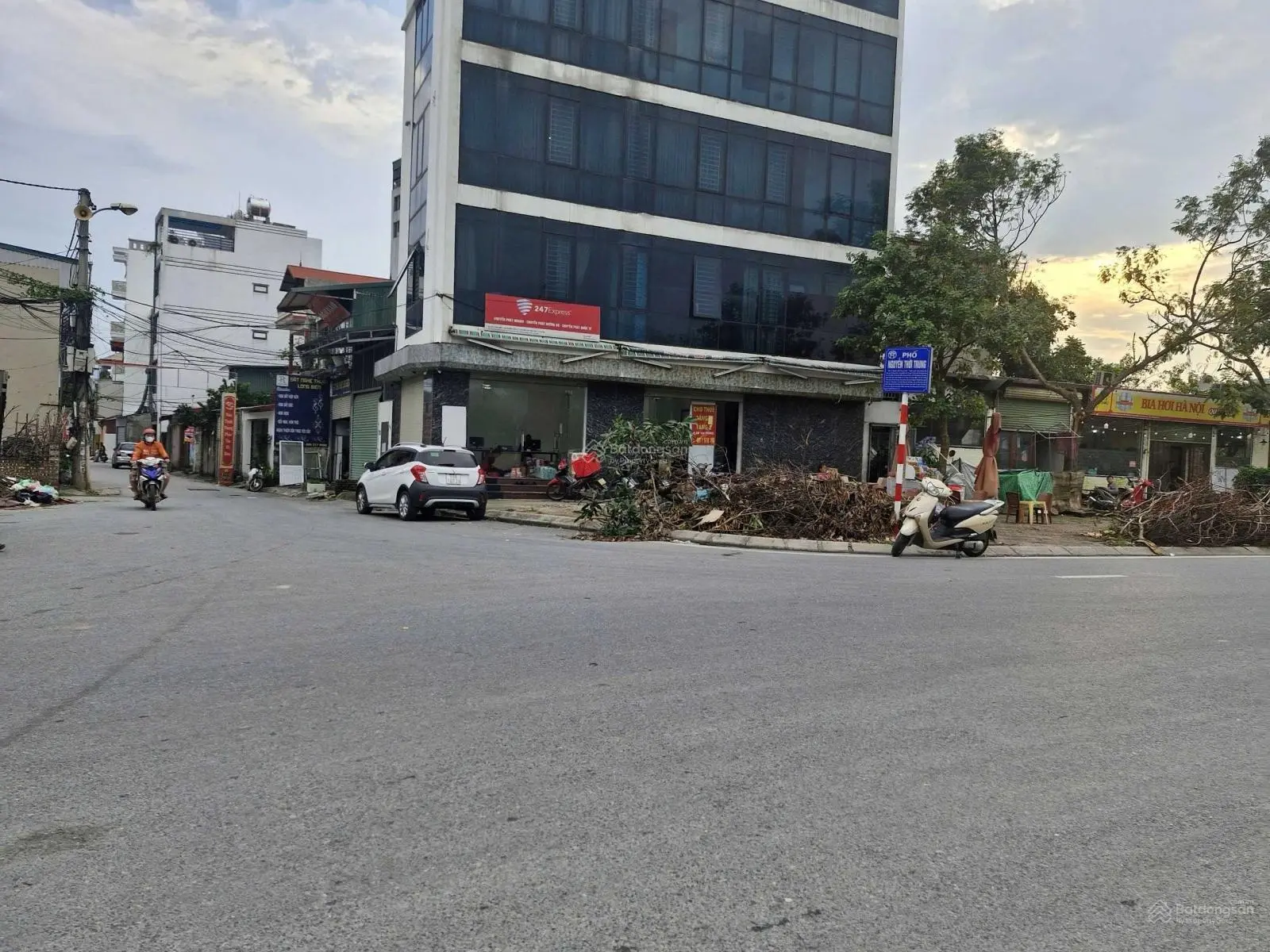 Bán đất Thạch Bàn, Nguyễn Văn Linh, 80m2, MT 5.3m, giá 9.8 tỷ, phân lô, ô tô tránh, chờ mở đường