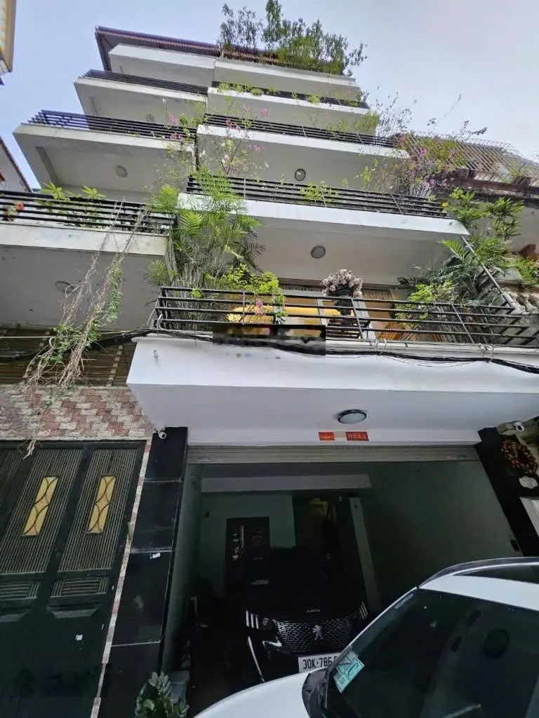 Đẹp nhất Tây Hồ, Xuân La, ô tô vào nhà, phân lô. Diện tích gần 50 m2. Nội thất xịn sò