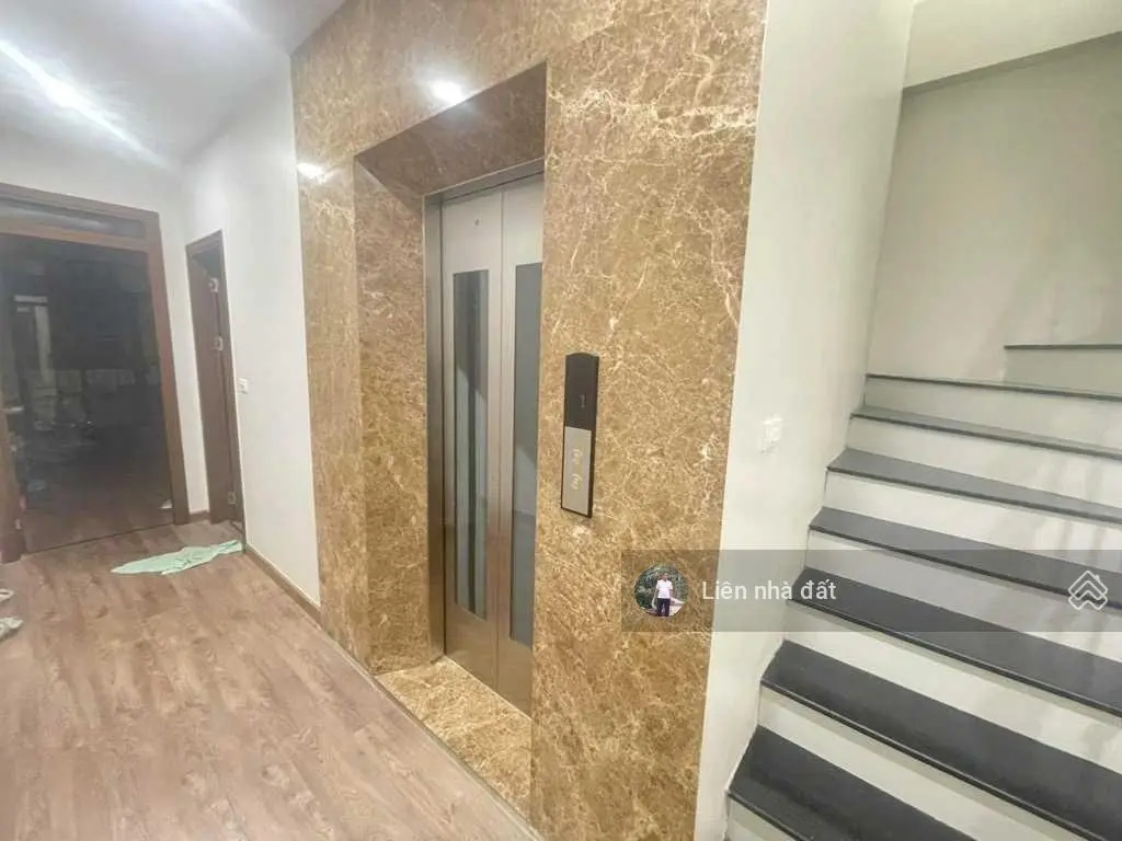 Bán mặt phố quận Cầu Giấy 60m 5tầng 19.5tỷ thang máy 2thoáng mới đẹp lung linh