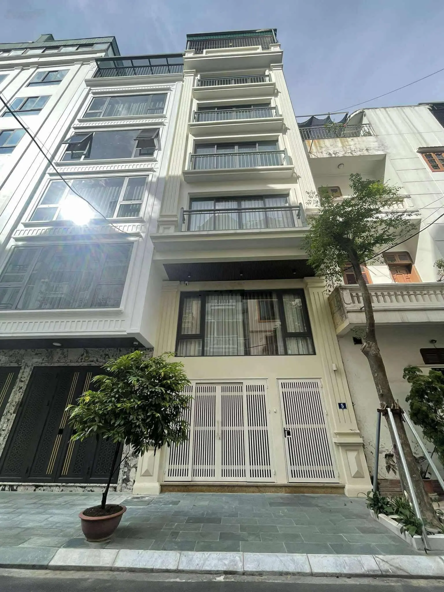 A đây rồi !! nguyễn văn huyên - phân lô - ô tô tránh - sát mp - kinh doanh - 7 tầng - thang máy