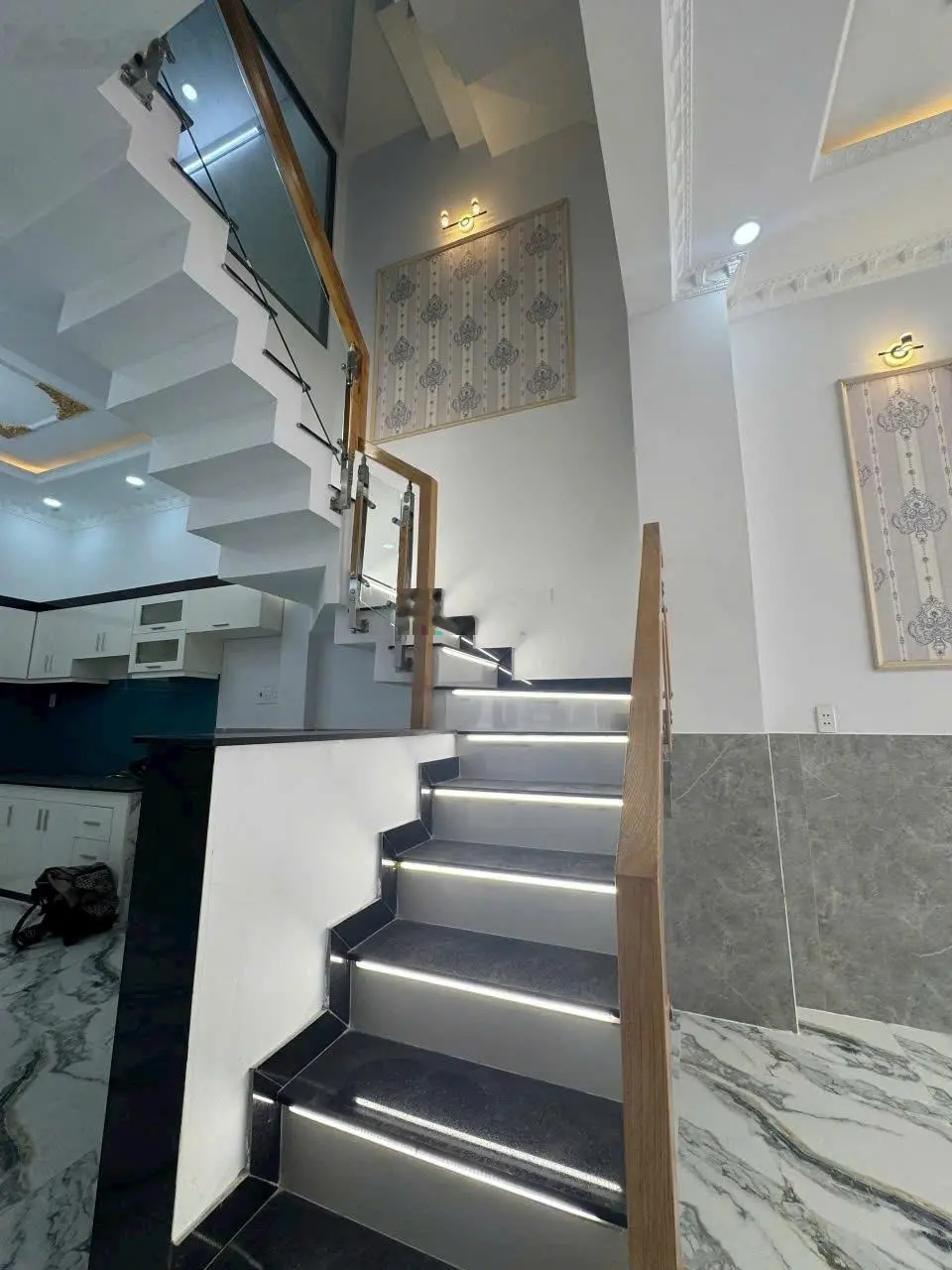 Bán gấp NR 5PN, 6WC, 47,8m2 tại Lê Hồng Phong, Q.5, HCM, nhà mới đẹp chủ để giá rất tốt