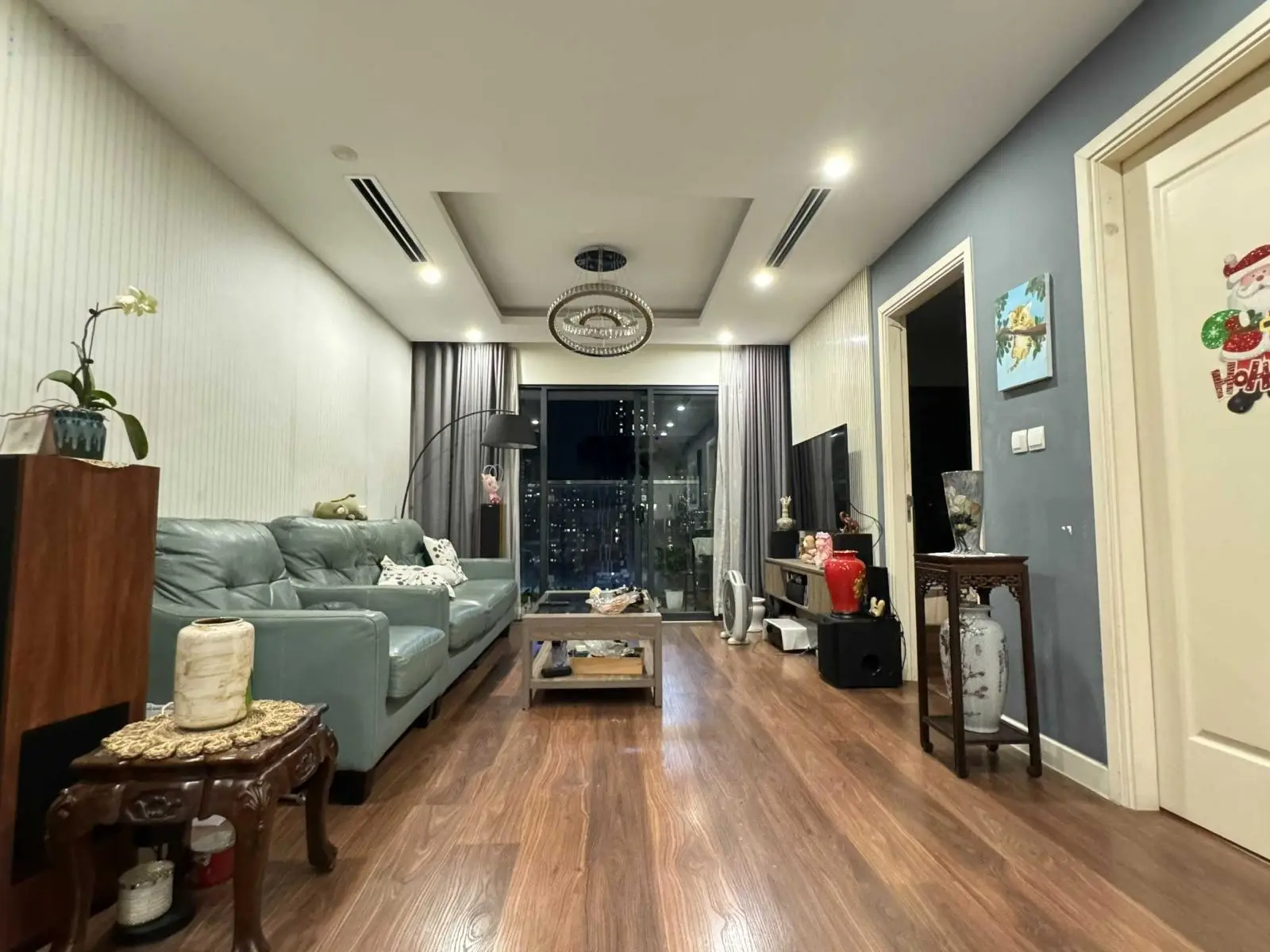 Chính chủ bán căn góc 3 phòng ngủ. Tầng trung nội thất đẹp