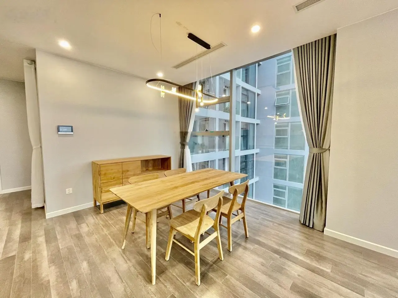 Chuyển nhượng căn hộ DT 92m2 thiết kế 3 ngủ toà The Nine- 9 Phạm Văn Đồng, sổ đỏ, full đồ bàn giao.