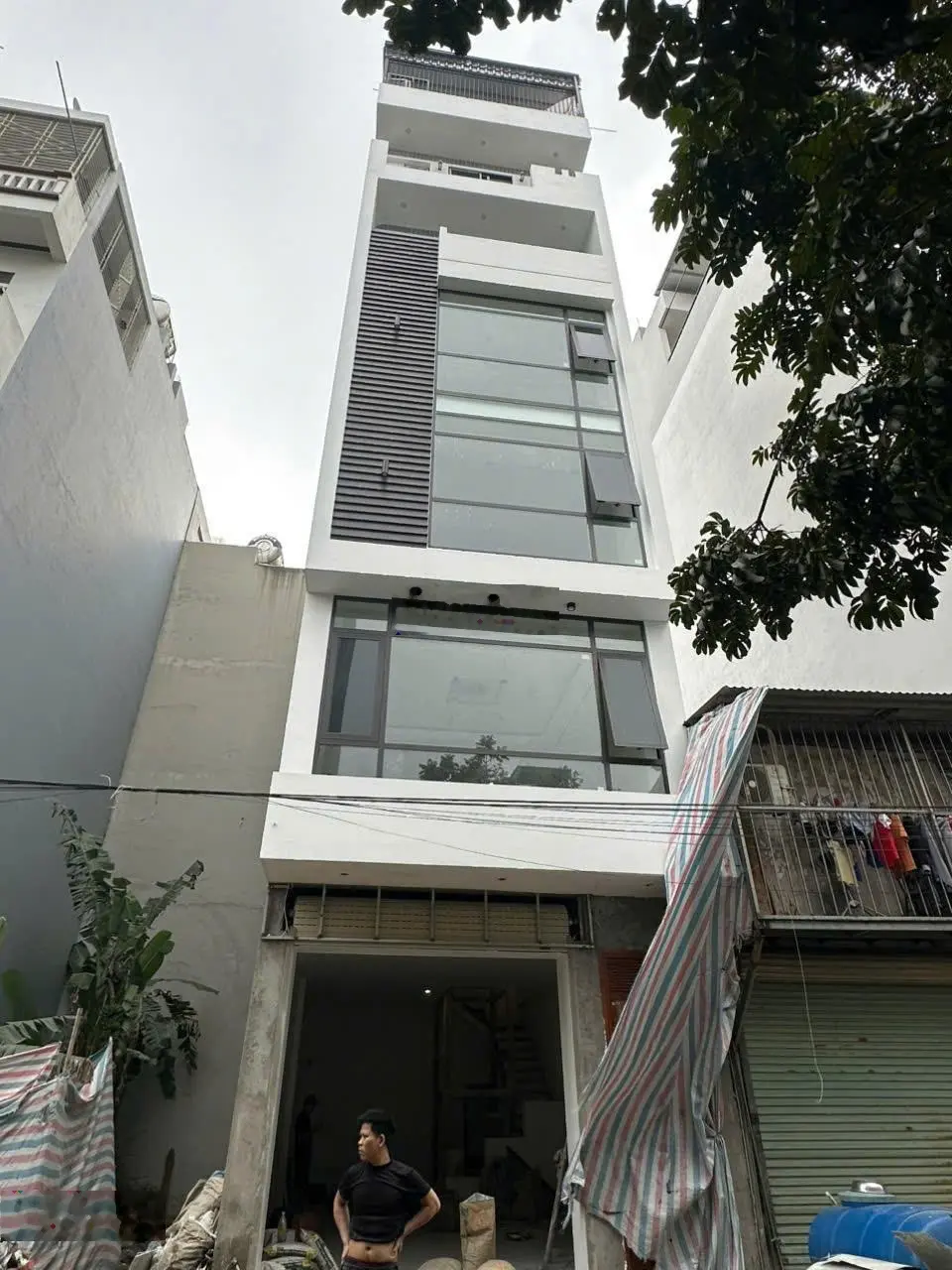 Bán nhà Mới, Lô Góc 2 Thoáng - Ô tô Đỗ, vào nhà - Thang Máy - Ngõ Thông - Kinh Doanh