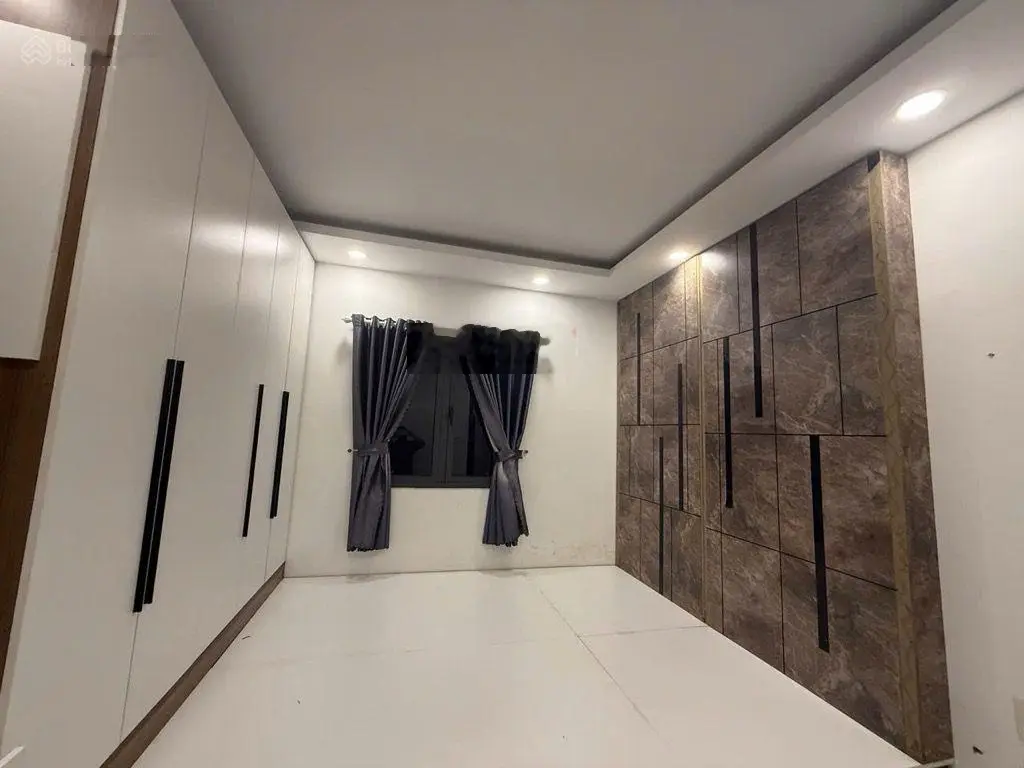 Bán nhà 2 mặt tiền 3 tầng, diện tích : ngan 4 mét _dài 14 mét. Giá 6 tỷ 990 thương lượng