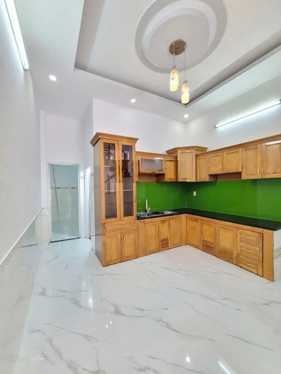Nhà trệt lầu. 3 PN - 2 WC - sân xe hơi gần sân vận động Dĩ An. DT: 73.2m2. Đường 6m. Giá: 3.7 tỷ TL