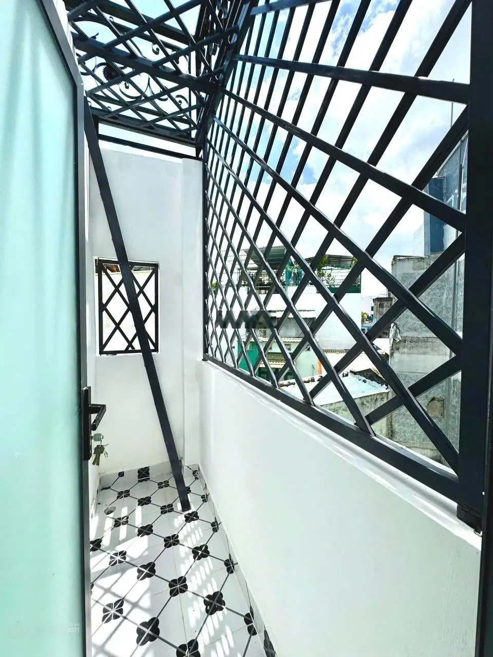 nhà Phú Nhuận siêu vi trí, xe hơi ngủ trong nhà