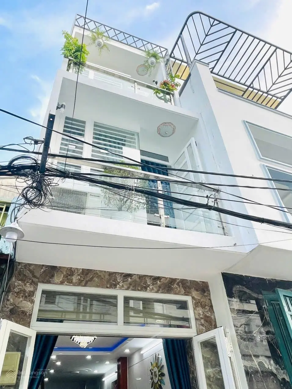 Bán nhà đúc 2 lầu hẻm xe tải thông, gần chợ Hạnh Thông Tây, trung tâm Gò Vấp, giá 3,79 tỷ