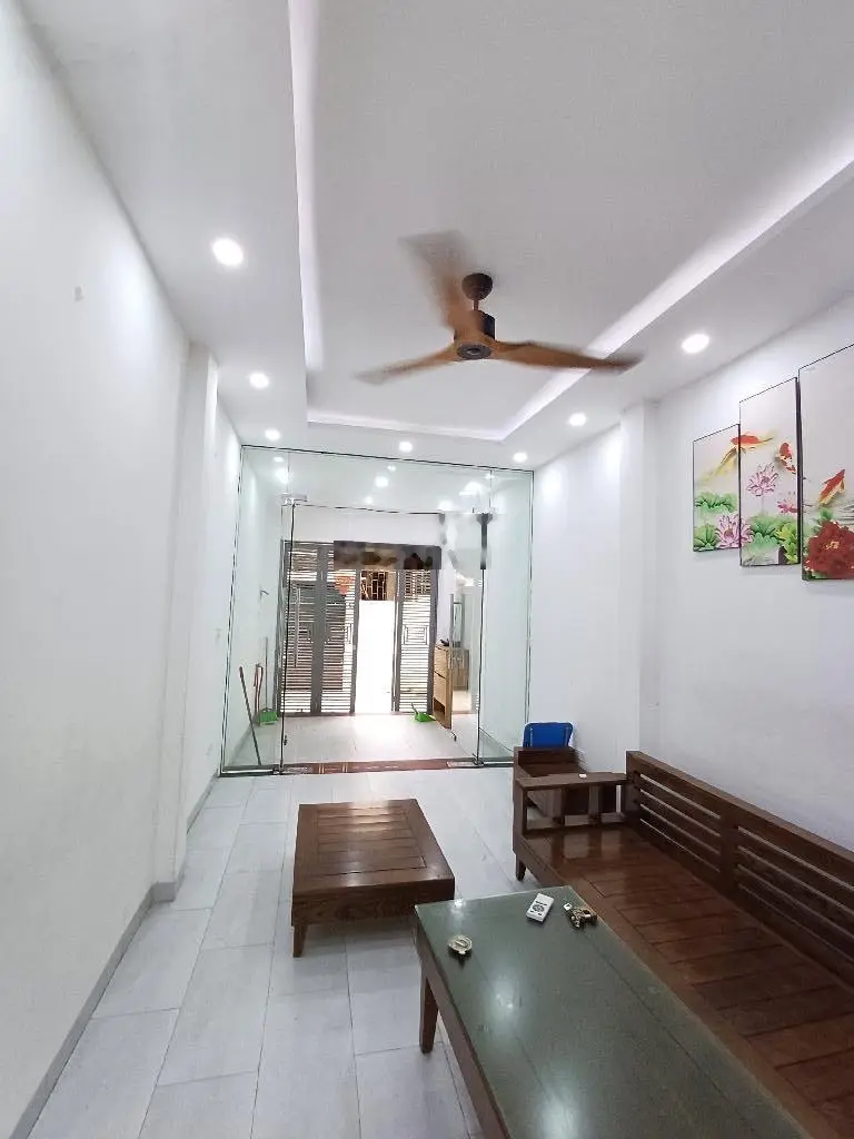Bán nhà Ngõ 1043 phố Giải Phóng 4 chỗ đỗ cửa nhà dân xây kiên cố lại rất gần phố