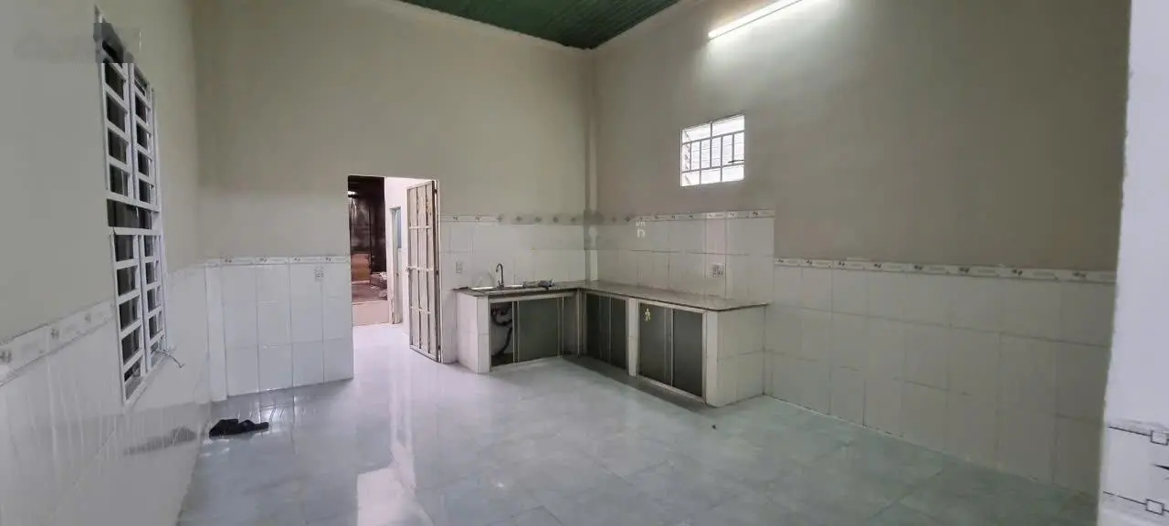 Bán nhà đẹp 2 mặt tiền chợ - đường nhựa 20m trục chính