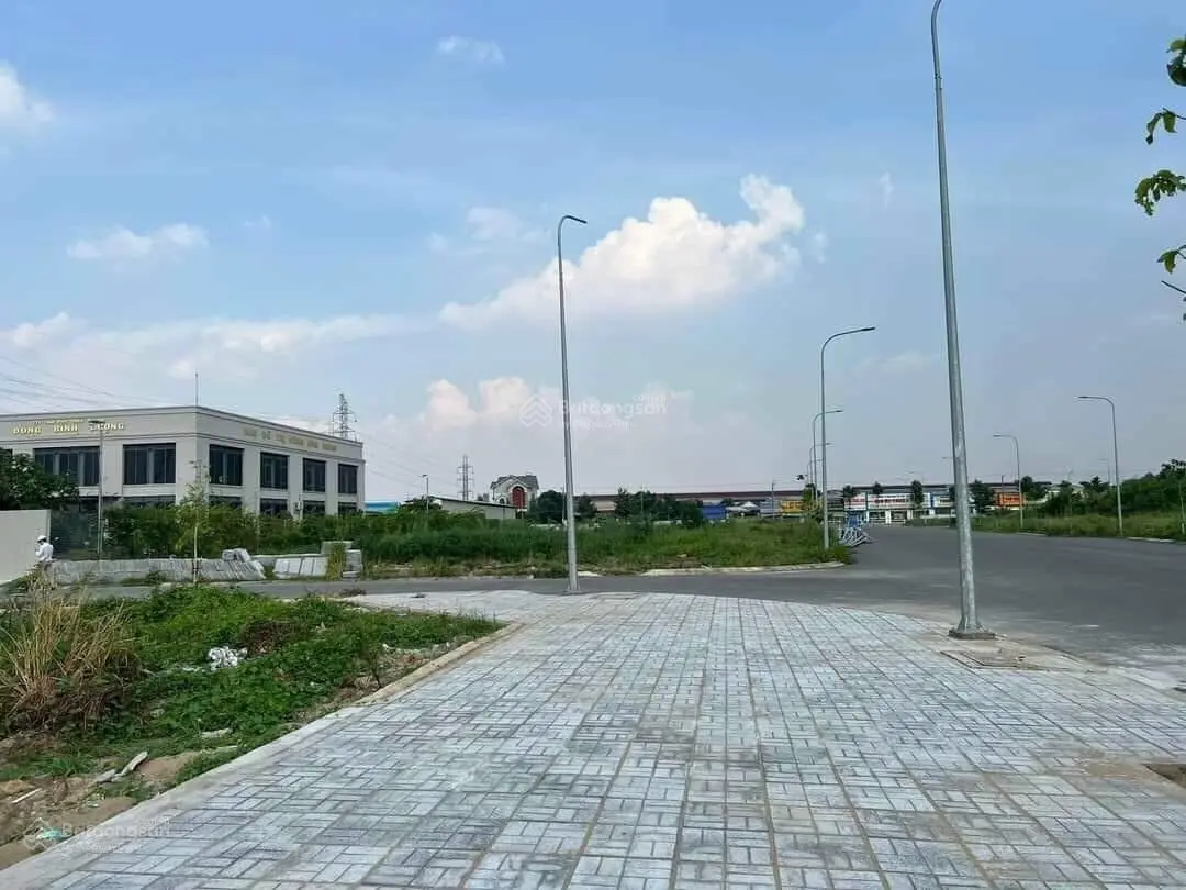 Chính chủ gửi bán lô đất thuộc dự án Đông Bình Dương giá siêu rẻ,đường d11 thông, thuộc giai đoạn 1