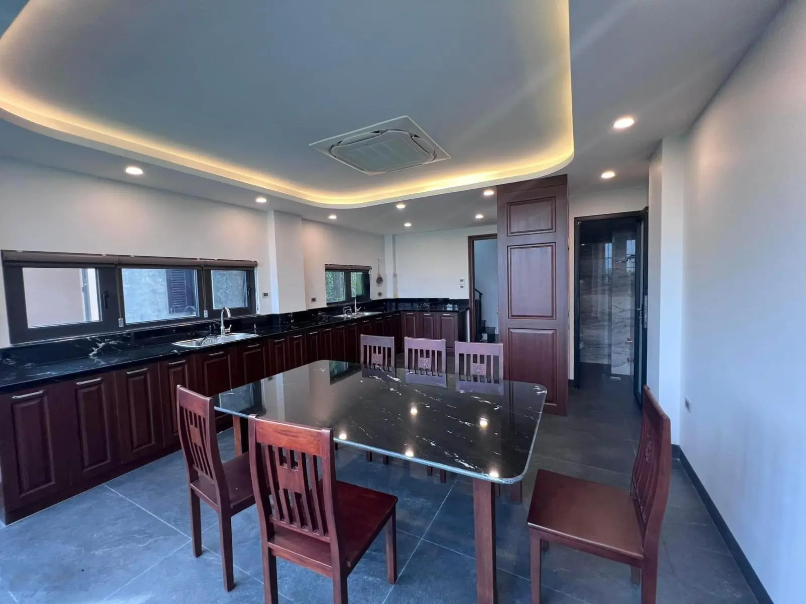 (vip) mặt phố tây hồ 50m2 - 7 tầng thang máy - lô góc - kinh doanh - sổ vuông nhà đẹp. chỉ 29 tỷ