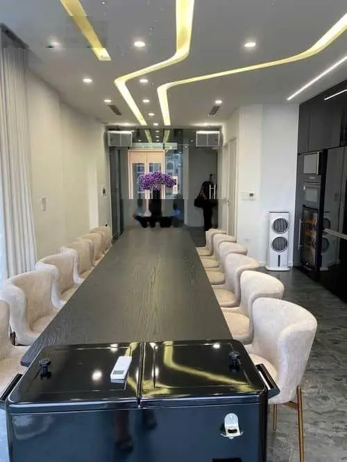 NHÀ VIP! Bán nhà Đội Cấn, Ba Đình 52m2, 8 tầng, MT 5.5, thang máy, sân nướng BBQ, ô tô đậu!