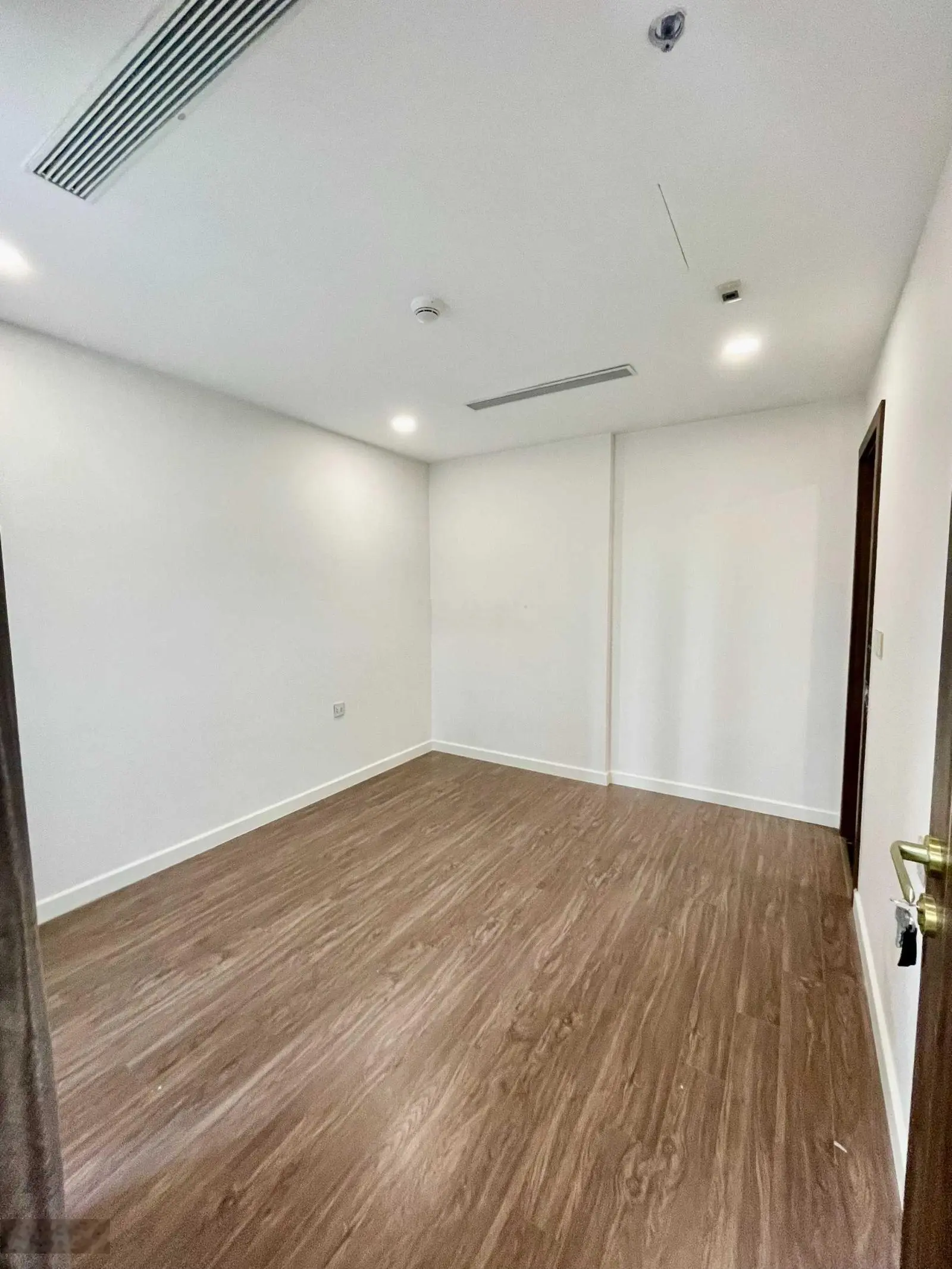 Bán gấp giá lỗ căn 3 phòng ngủ 3WC Sunshine Sky City. Giá: 5.3 tỷ. Nội thất chủ đầu tư mới 100%