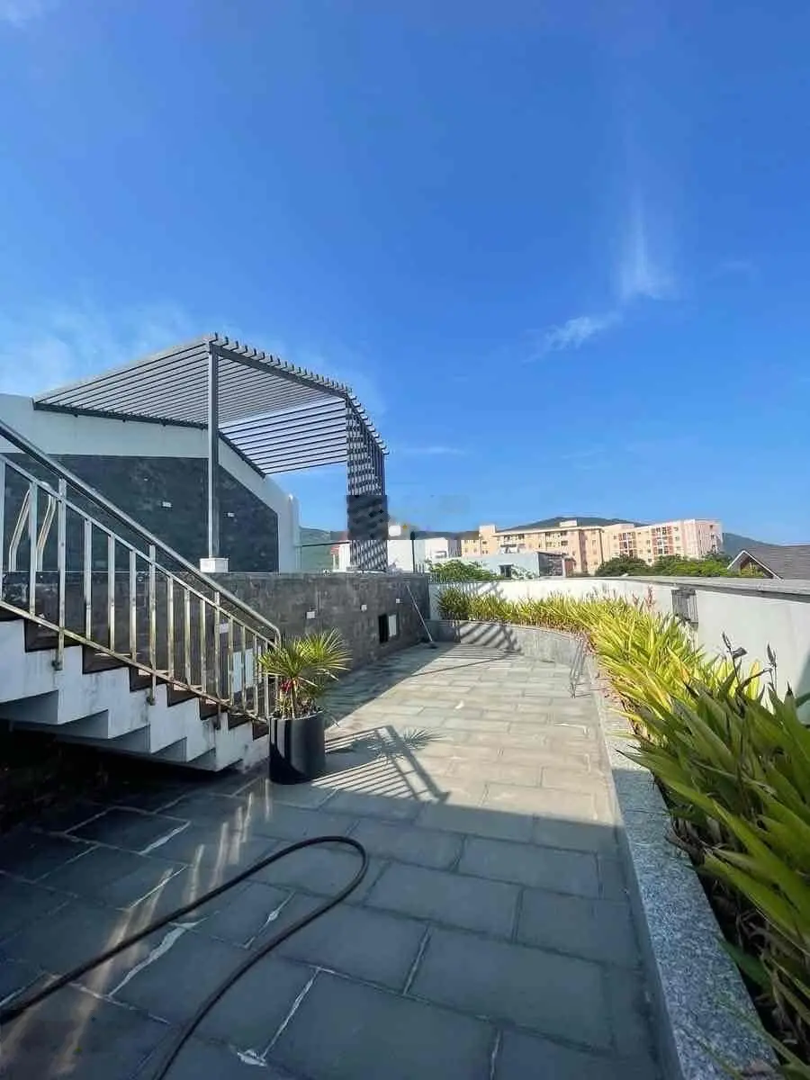 Căn biệt thự hồ bơi - góc 2 mặt tiền ngô thì hiệu diện tích 154.6m2 chỉ 11,5 tỷ