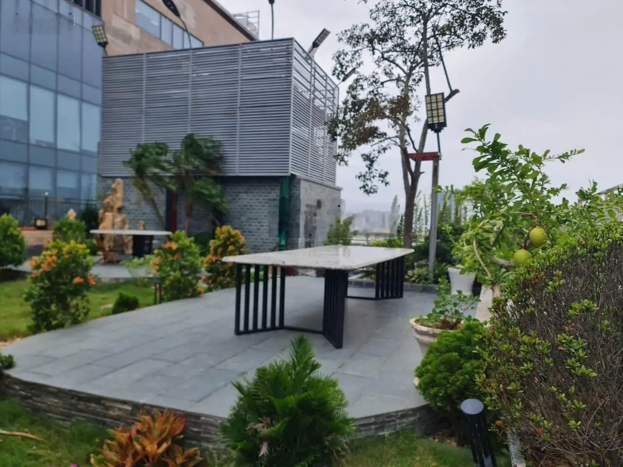 Bán biệt thự KĐT Dịch Vọng, Cầu Giấy, diện tích, 326m, 1 hầm, 4 nổi, lô góc cực thoáng sáng, giá TL