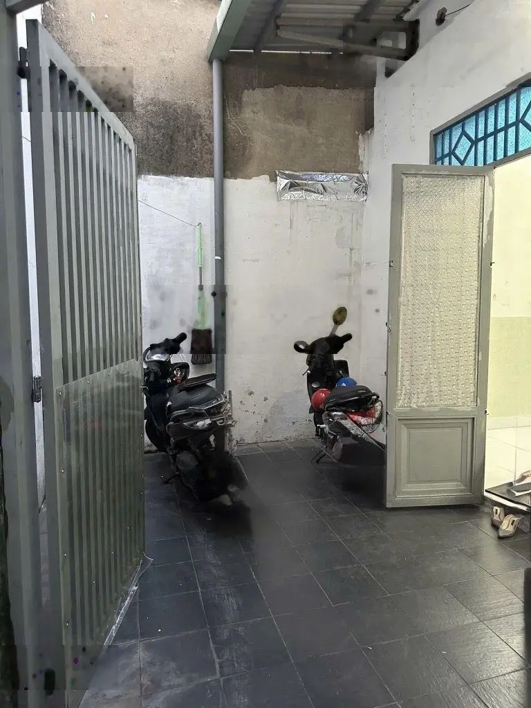 4.8m x 11m - SHR - Nhà Trống - Sân To