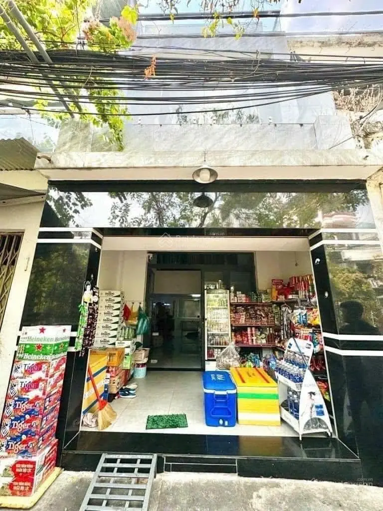 Chủ cắt lỗ 200triệu cần bán căn nhà sau chợ Bình Chánh đường Đinh Đức Thiện