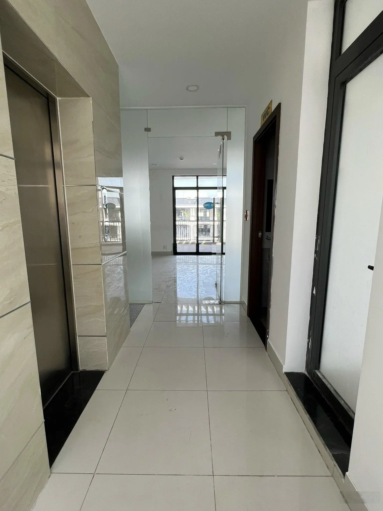 Bán nhanh nhà mặt tiền đường 35m Vạn Phúc - Mặt tiền ngang 7m - 6 tầng - Đã có sổ hồng riêng