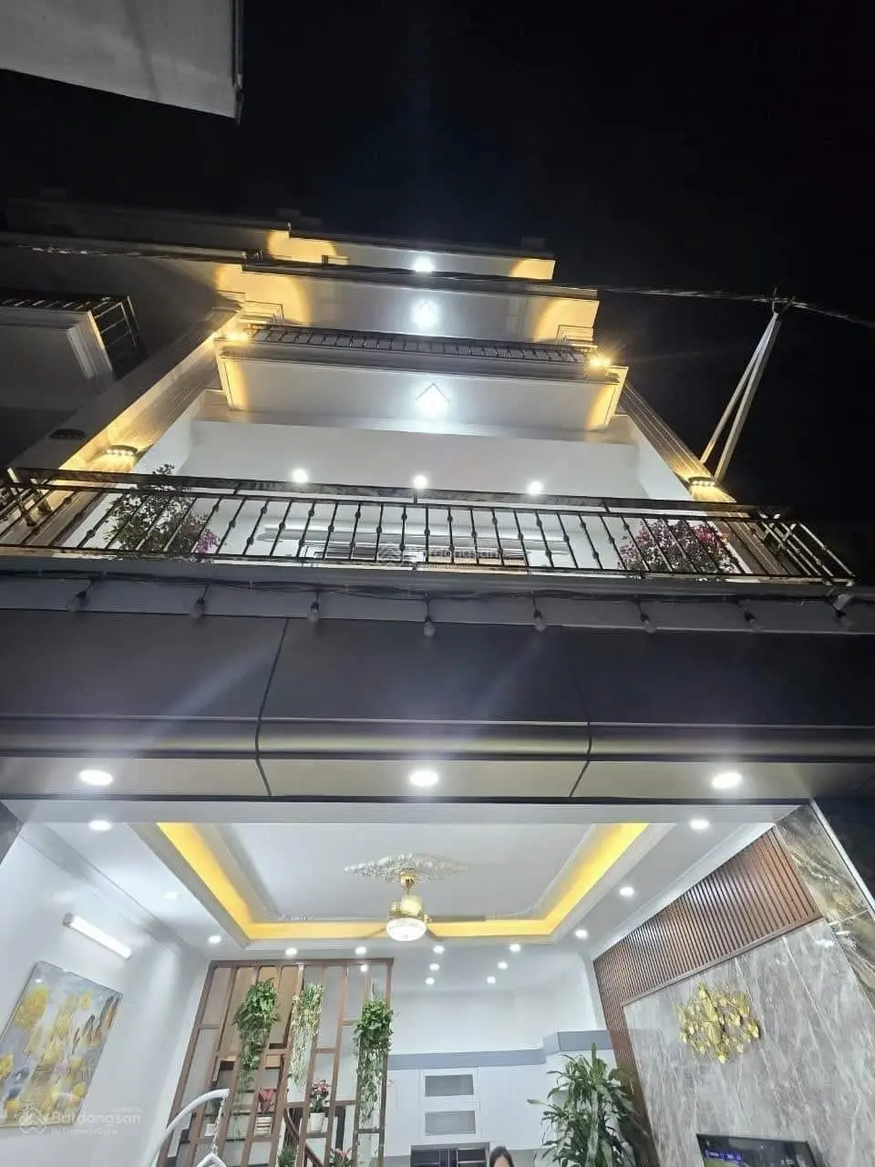 Nhà đẹp. Nhà đẹp Hồ Tùng Mậu DT 50m2-5tầng MT 3.7m nở hậu, ôtô qua cửa, KD, 30m ra phố, 12 tỷ nhỉnh