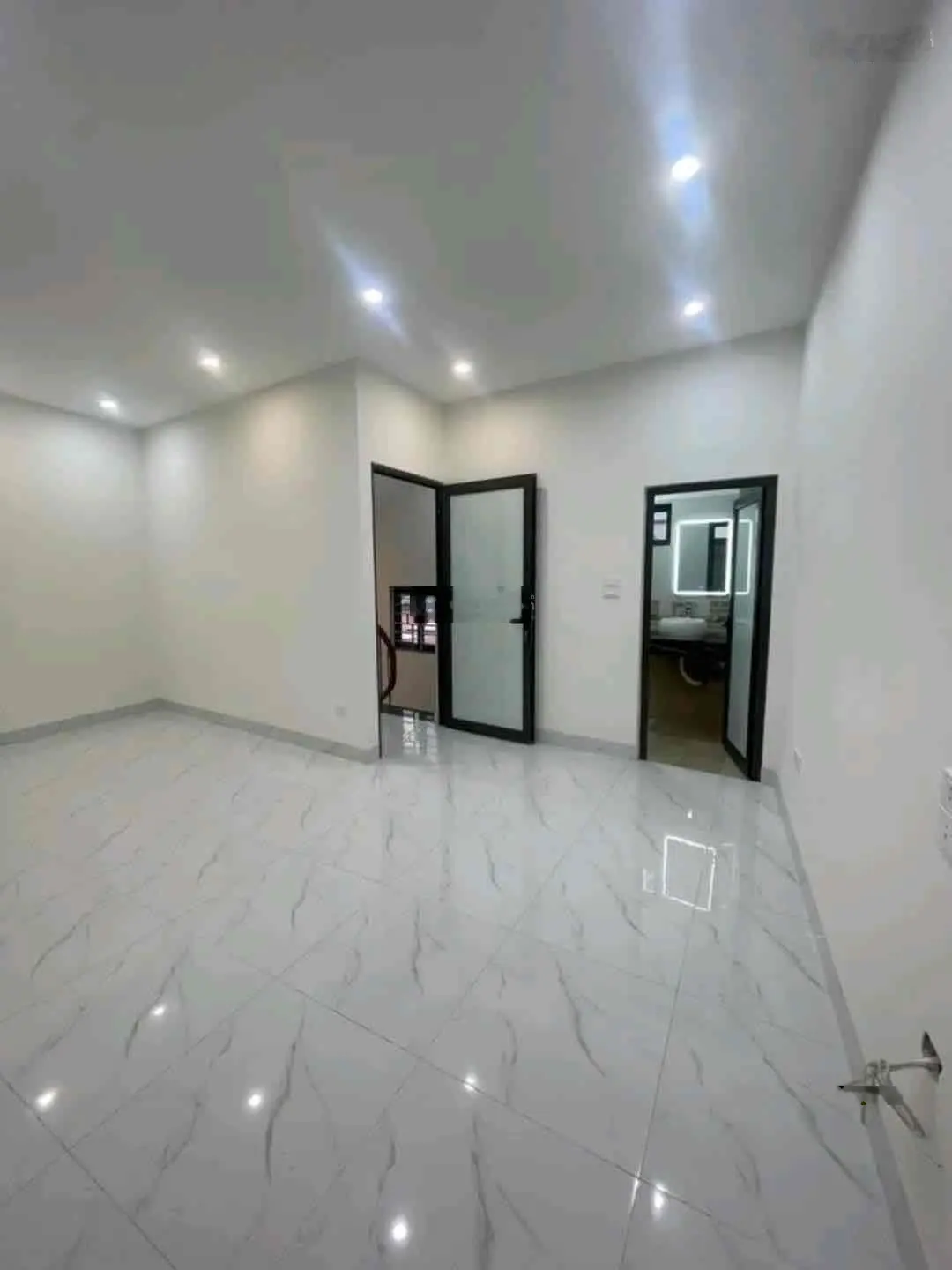 Cần tiền khởi nghiệp bán nhà thanh xuân 5 tầng 4 ngủ đầy đủ công năng. sổ đỏ sẵn giao dịch ngay