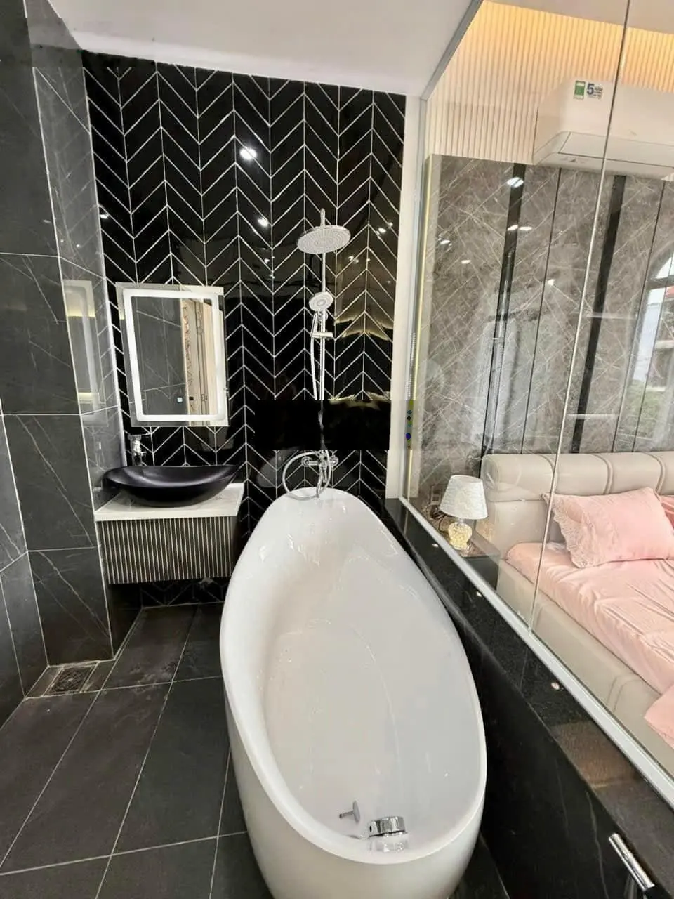 Bán nhà đẹp 3 tầng full nội thất tâm huyết toạ lạc tại Nam Hoà Xuân, sau lưng shophouse Minh Mạng
