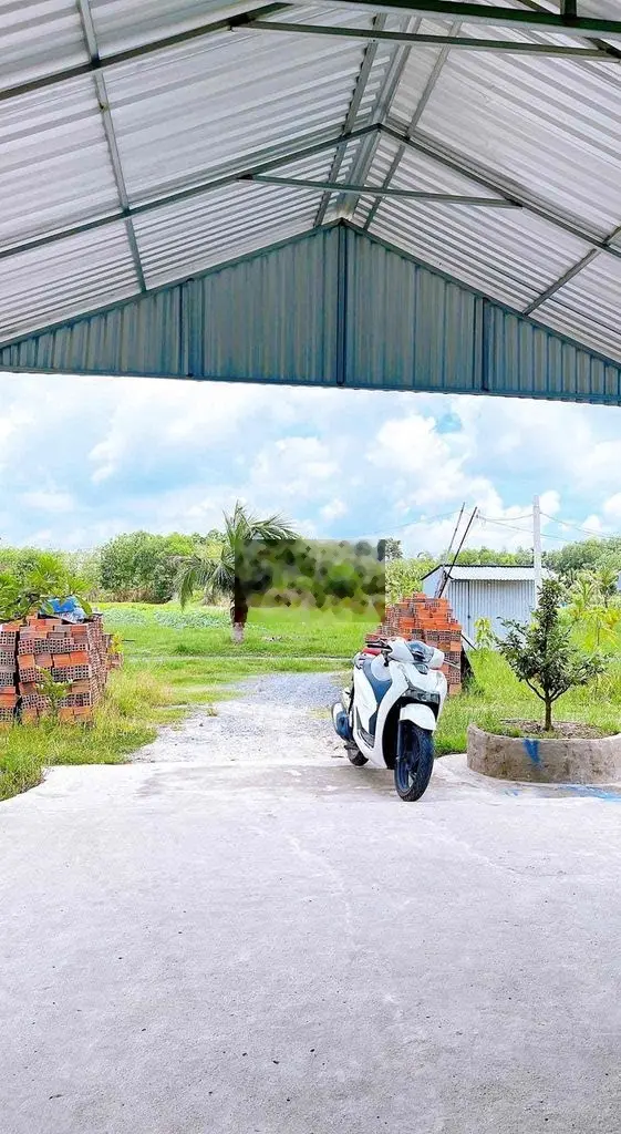 Bán Nhà Đất : Sân Vườn , Ngay Trung Tâm