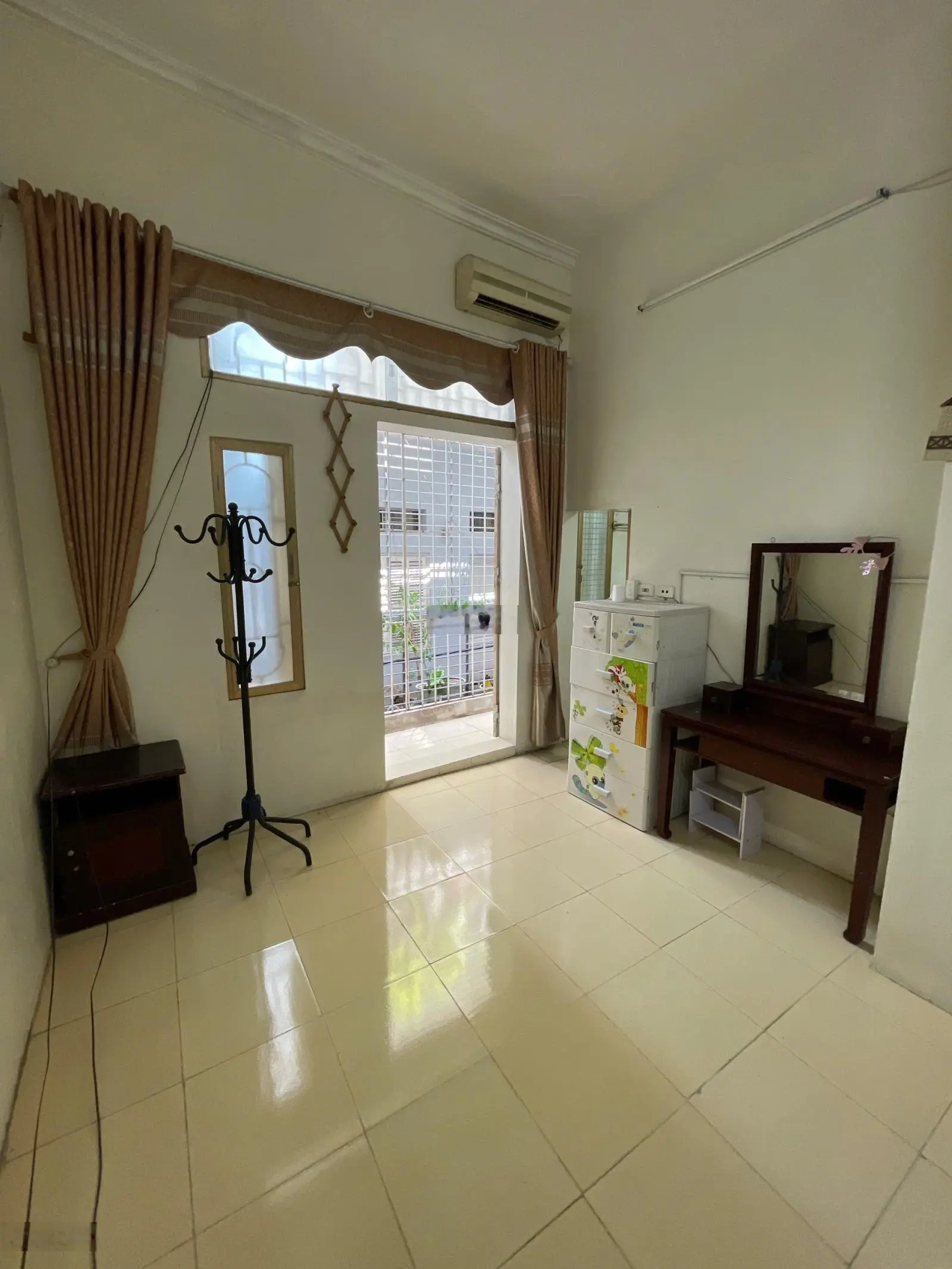 Nhà 4T khu P/Lô Nguyễn Phúc Lai oto cách 5m,sát phố vành đai 1,ngõ 3m,DTSD 30m MT 4,6m giá 6,9 tỷ