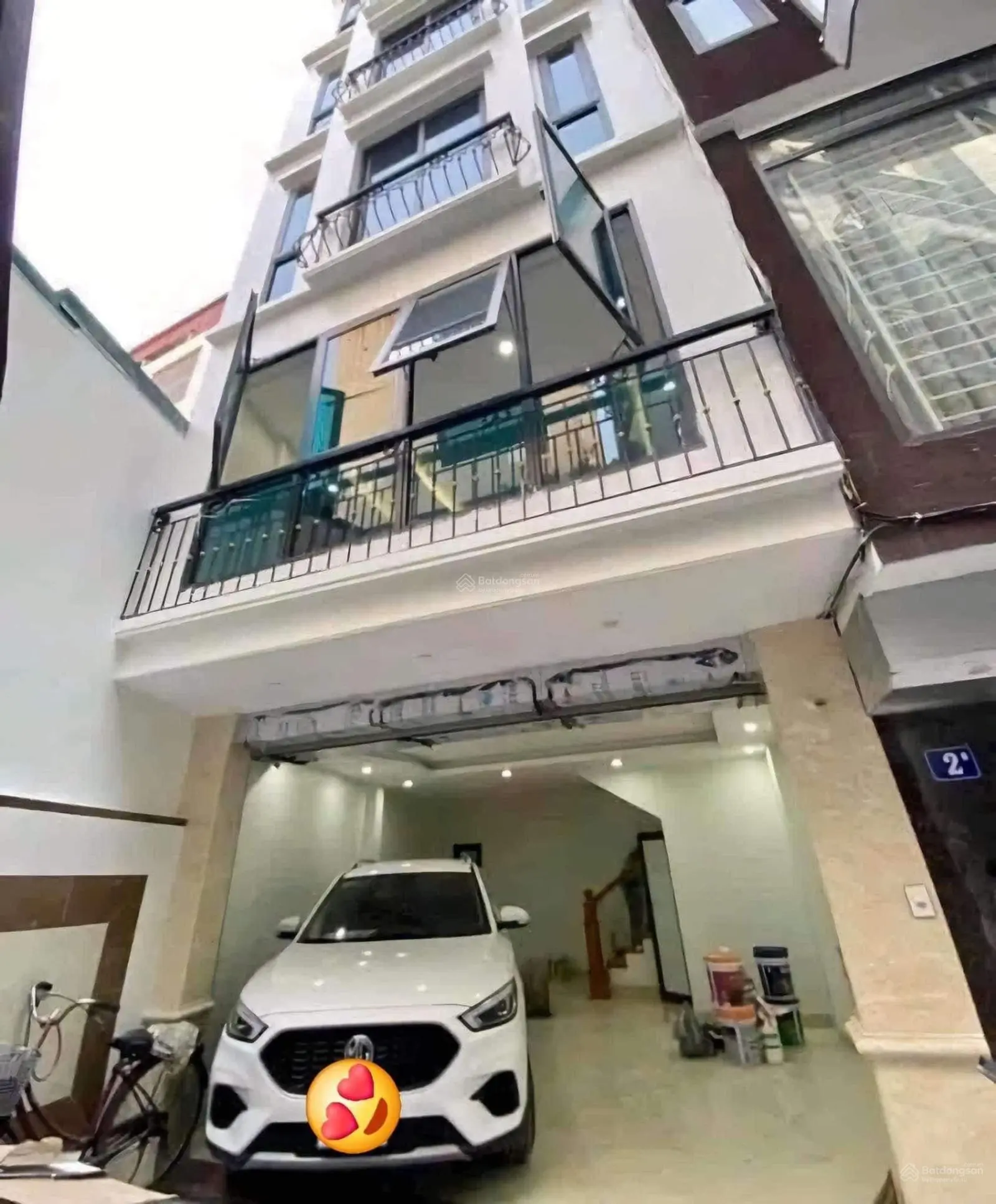 Đây rồi! Bán nhà ngõ 28 Xuân La - 45m2 - 6 tầng - gara ô tô - phân lô - nhà mới - thông. 11 tỷ hơn